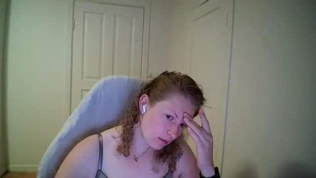 Snapshot of Girlnina-1995 chatting on May 2026 07:49:02 AM Girlnina-1995 online show from May 2026 07:49:02 AM