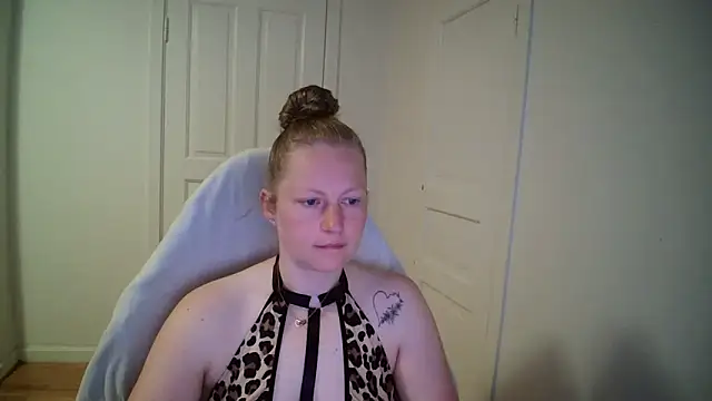 Snapshot of Girlnina-1995 chatting on May 2026 05:03:02 AM Girlnina-1995 online show from May 2026 05:03:02 AM