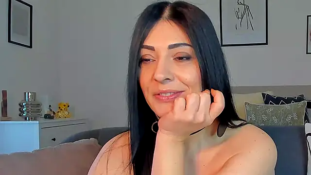 Snapshot of AryaSummersReal chatting on March 2025 02:04:02 PM AryaSummersReal online show from March 2025 02:04:02 PM