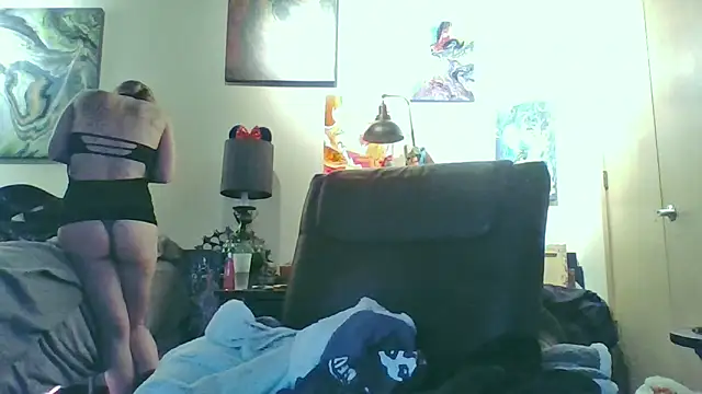 eatmeplease44 online show from November 2025 05:45:02 PM