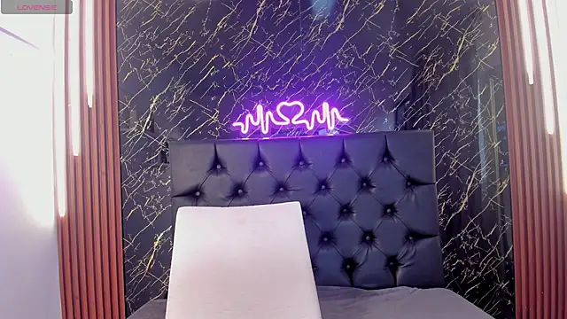 Tamara-evans online show from November 2025 07:58:01 PM