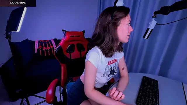 Snapshot of DivineBite chatting on February 2025 06:51:01 PM DivineBite online show from February 2025 06:51:01 PM