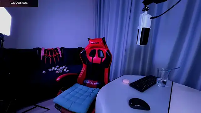 Snapshot of DivineBite chatting on March 2025 07:21:02 PM DivineBite online show from March 2025 07:21:02 PM