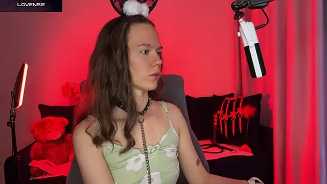 Snapshot of DivineBite chatting on September 2025 03:35:02 PM DivineBite online show from September 2025 03:35:02 PM