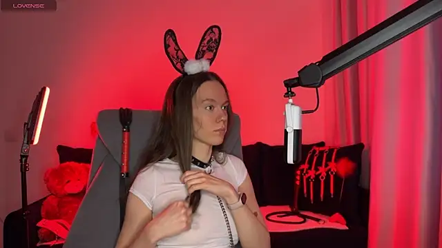 Snapshot of DivineBite chatting on September 2025 01:47:02 PM DivineBite online show from September 2025 01:47:02 PM