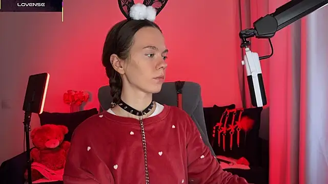 Snapshot of DivineBite chatting on September 2025 02:09:02 PM DivineBite online show from September 2025 02:09:02 PM