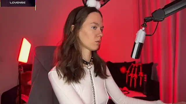 Snapshot of DivineBite chatting on September 2025 03:06:02 PM DivineBite online show from September 2025 03:06:02 PM