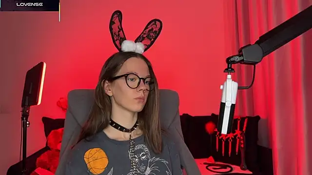 Snapshot of DivineBite chatting on October 2025 03:24:01 PM DivineBite online show from October 2025 03:24:01 PM