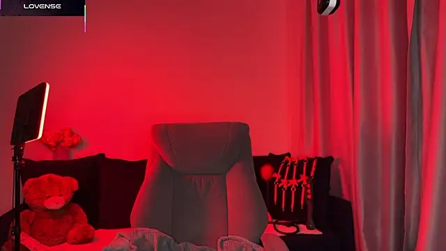 Snapshot of DivineBite chatting on October 2025 04:07:02 PM DivineBite online show from October 2025 04:07:02 PM