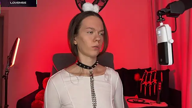 DivineBite online show from November 2025 03:36:02 PM