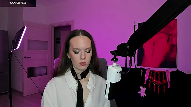 DivineBite online show from March 2026 06:47:01 PM