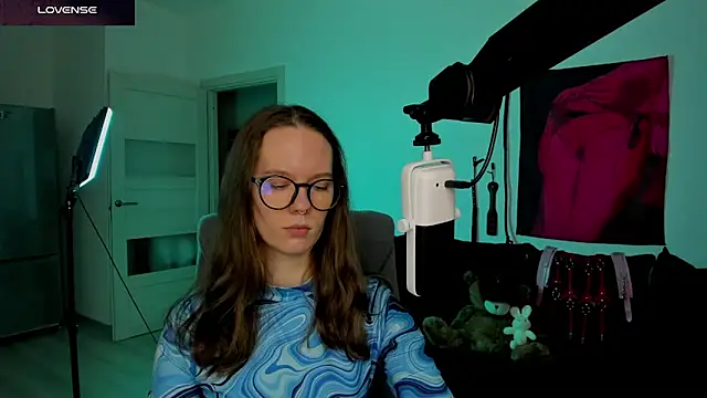 DivineBite online show from March 2026 05:18:02 PM