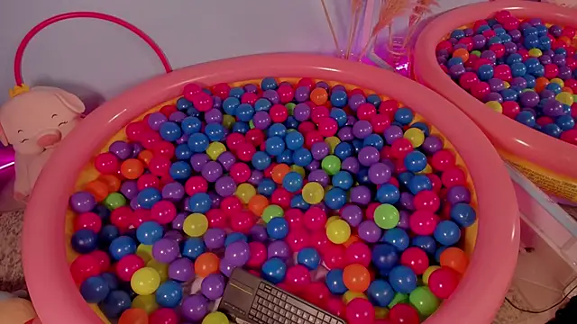 Snapshot of liagirl_cute chatting on March 2025 06:57:02 AM liagirl cute online show from March 2025 06:57:02 AM