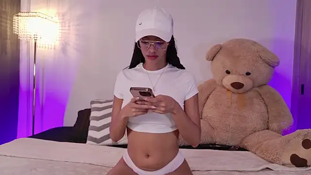 Snapshot of liagirl_cute chatting on April 2026 12:02:02 AM liagirl cute online show from April 2026 12:02:02 AM