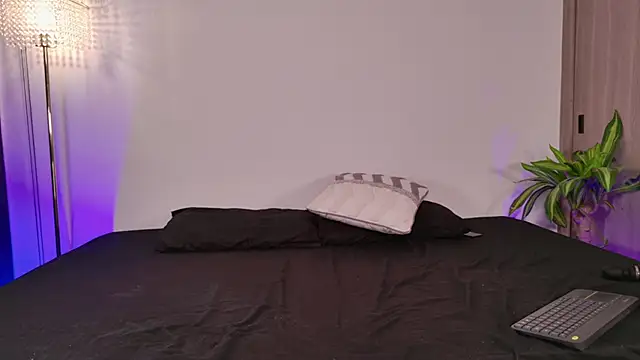 Snapshot of liagirl_cute chatting on April 2026 06:00:02 AM liagirl cute online show from April 2026 06:00:02 AM