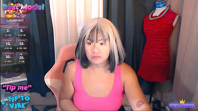 Snapshot of MagnificatMistress chatting on November 2025 11:37:01 PM MagnificatMistress online show from November 2025 11:37:01 PM