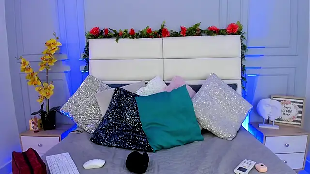 Karlagonzales  online show from March 2025 06:33:01 PM