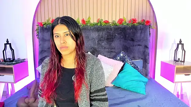 Karlagonzales  online show from November 2025 10:35:02 AM