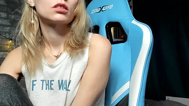 karo123421 online show from December 2025 09:10:02 PM