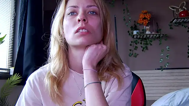 Snapshot of karo123421 chatting on February 2026 07:01:01 AM karo123421 online show from February 2026 07:01:01 AM