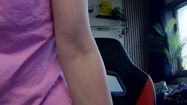 Snapshot of karo123421 chatting on March 2026 07:15:01 AM karo123421 online show from March 2026 07:15:01 AM