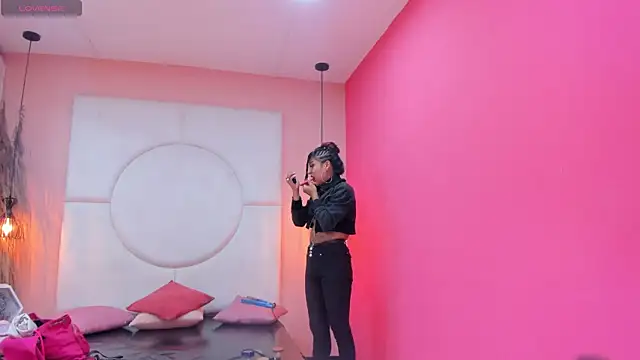 Snapshot of SilvanaCapelli chatting on February 2025 10:59:02 AM SilvanaCapelli online show from February 2025 10:59:02 AM