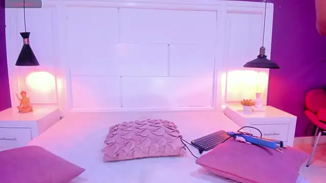 Snapshot of SilvanaCapelli chatting on March 2025 11:01:02 PM SilvanaCapelli online show from March 2025 11:01:02 PM