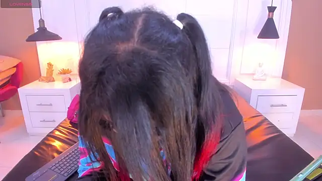 Snapshot of SilvanaCapelli chatting on October 2025 05:19:02 AM SilvanaCapelli online show from October 2025 05:19:02 AM