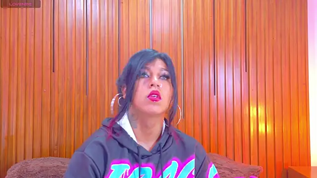 Snapshot of SilvanaCapelli chatting on November 2025 10:24:01 PM SilvanaCapelli online show from November 2025 10:24:01 PM