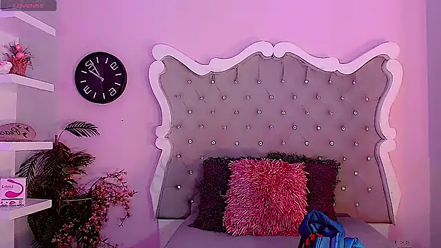 Snapshot of LeyXandrabraz chatting on December 2025 08:35:01 PM LeyXandrabraz online show from December 2025 08:35:01 PM