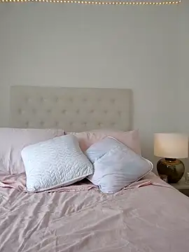 Leaberry online show from November 2025 05:46:02 PM