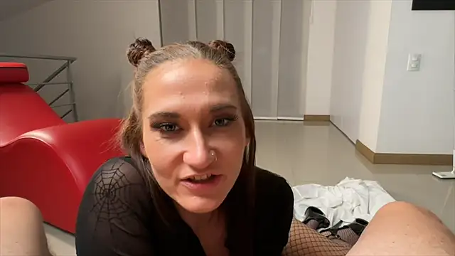 Snapshot of RhiCon chatting on October 2025 12:26:01 AM RhiCon online show from October 2025 12:26:01 AM