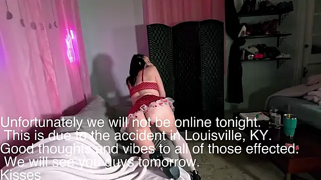 Snapshot of RhiCon chatting on November 2025 04:12:02 AM RhiCon online show from November 2025 04:12:02 AM