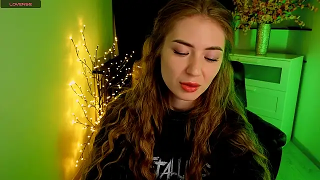 Snapshot of Adelyna_Bird chatting on April 2026 06:35:02 AM Adelyna Bird online show from April 2026 06:35:02 AM