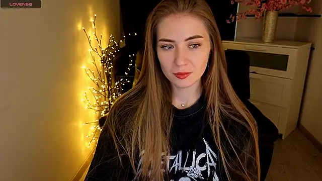 Snapshot of Adelyna_Bird chatting on April 2026 06:27:02 AM Adelyna Bird online show from April 2026 06:27:02 AM