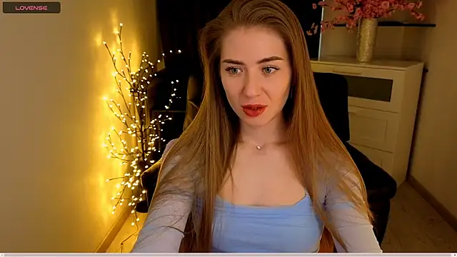 Snapshot of Adelyna_Bird chatting on April 2026 07:06:02 AM Adelyna Bird online show from April 2026 07:06:02 AM