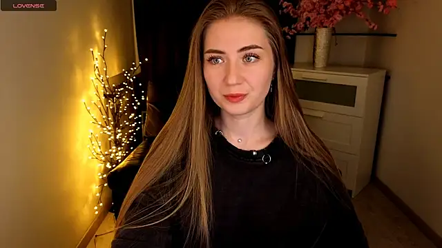 Snapshot of Adelyna_Bird chatting on May 2026 07:28:02 AM Adelyna Bird online show from May 2026 07:28:02 AM