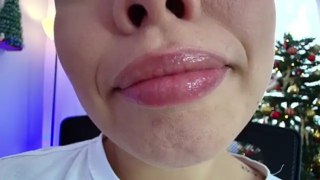 Snapshot of lisbet21x chatting on December 2024 02:15:01 PM lisbet21x online show from December 2024 02:15:01 PM