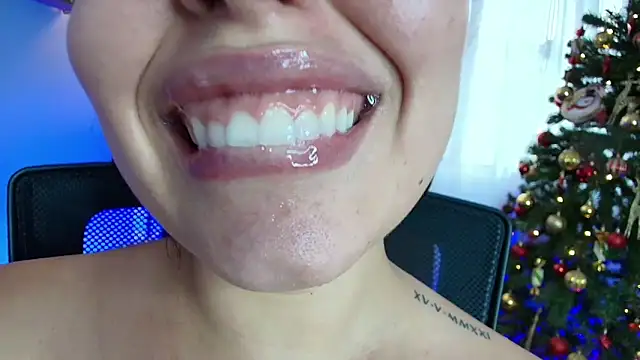 Snapshot of lisbet21x chatting on December 2024 10:32:02 PM lisbet21x online show from December 2024 10:32:02 PM