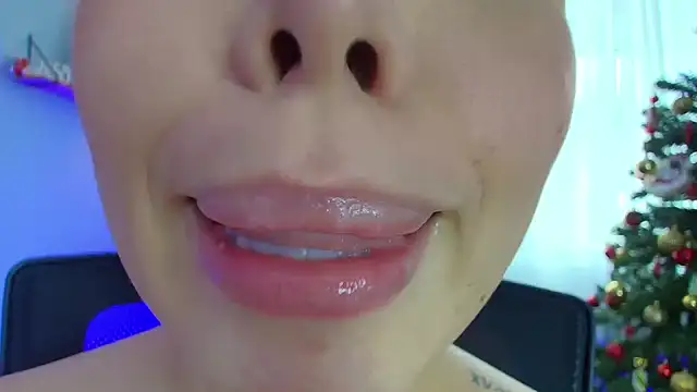 Snapshot of lisbet21x chatting on December 2024 07:00:02 PM lisbet21x online show from December 2024 07:00:02 PM