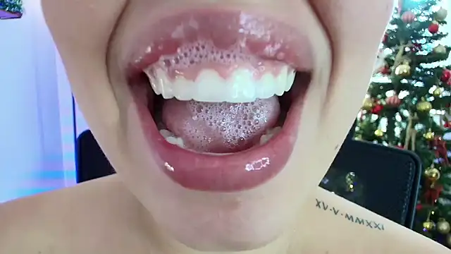 Snapshot of lisbet21x chatting on December 2024 12:46:02 PM lisbet21x online show from December 2024 12:46:02 PM