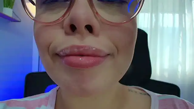 Snapshot of lisbet21x chatting on February 2025 02:37:01 PM lisbet21x online show from February 2025 02:37:01 PM