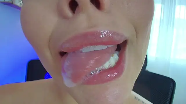 Snapshot of lisbet21x chatting on February 2025 08:25:02 PM lisbet21x online show from February 2025 08:25:02 PM