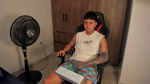 Snapshot of Jake_simons chatting on March 2026 08:36:01 PM Jake simons online show from March 2026 08:36:01 PM