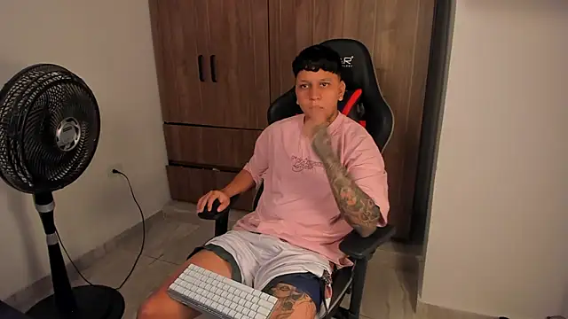 Snapshot of Jake_simons chatting on March 2026 10:00:02 PM Jake simons online show from March 2026 10:00:02 PM