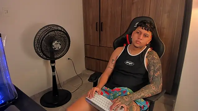 Snapshot of Jake_simons chatting on April 2026 09:34:02 AM Jake simons online show from April 2026 09:34:02 AM