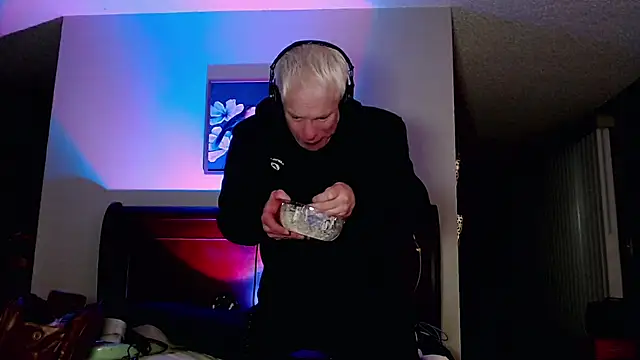 Snarfle82 online show from November 2025 01:10:01 PM