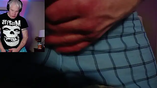 Snarfle82 online show from November 2025 09:14:02 PM