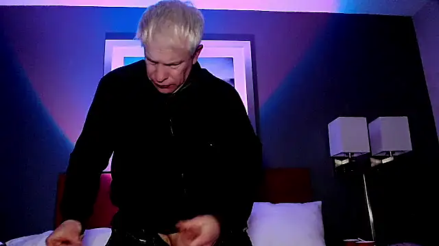 Snarfle82 online show from December 2025 05:24:01 AM