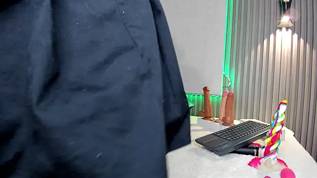 Snapshot of Zafiiraa chatting on February 2025 02:42:01 PM Zafiiraa online show from February 2025 02:42:01 PM